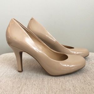 Kelly & Katie nude tiana pump